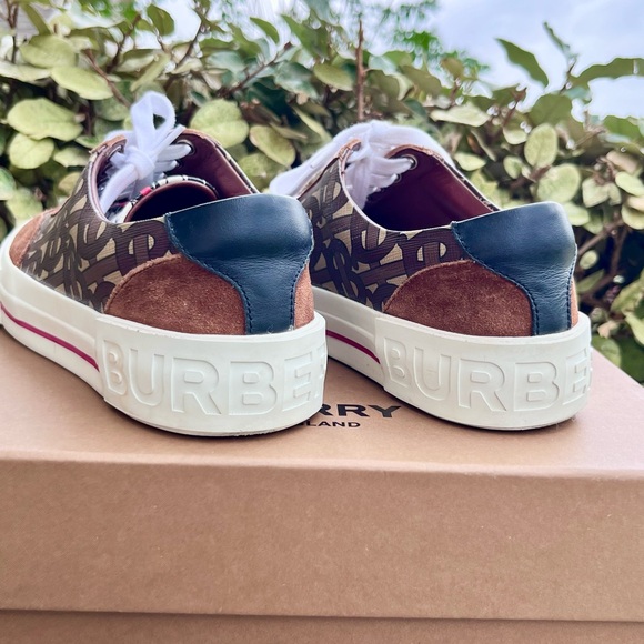 Burberry Suede Sneaker size 36 - Picture 8 of 15